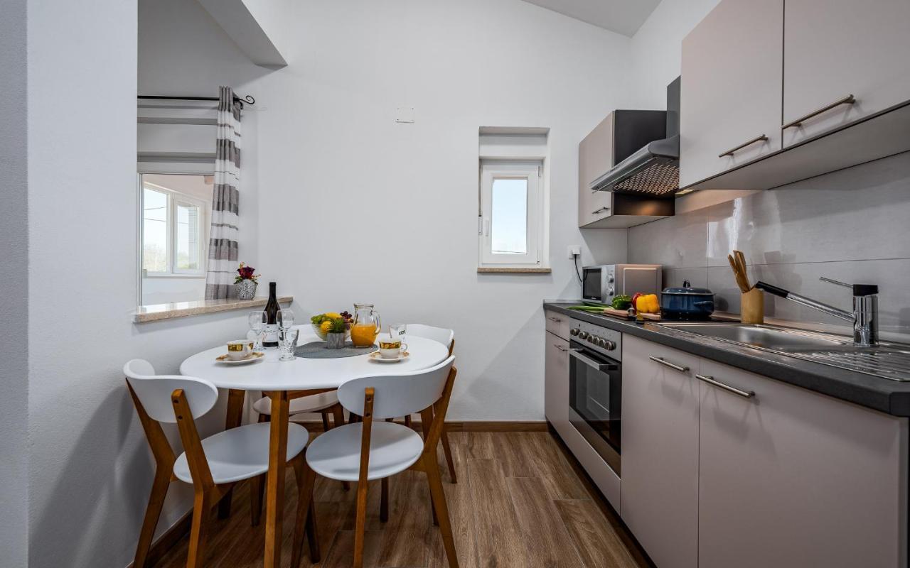 Apartments Nelle بولا المظهر الخارجي الصورة