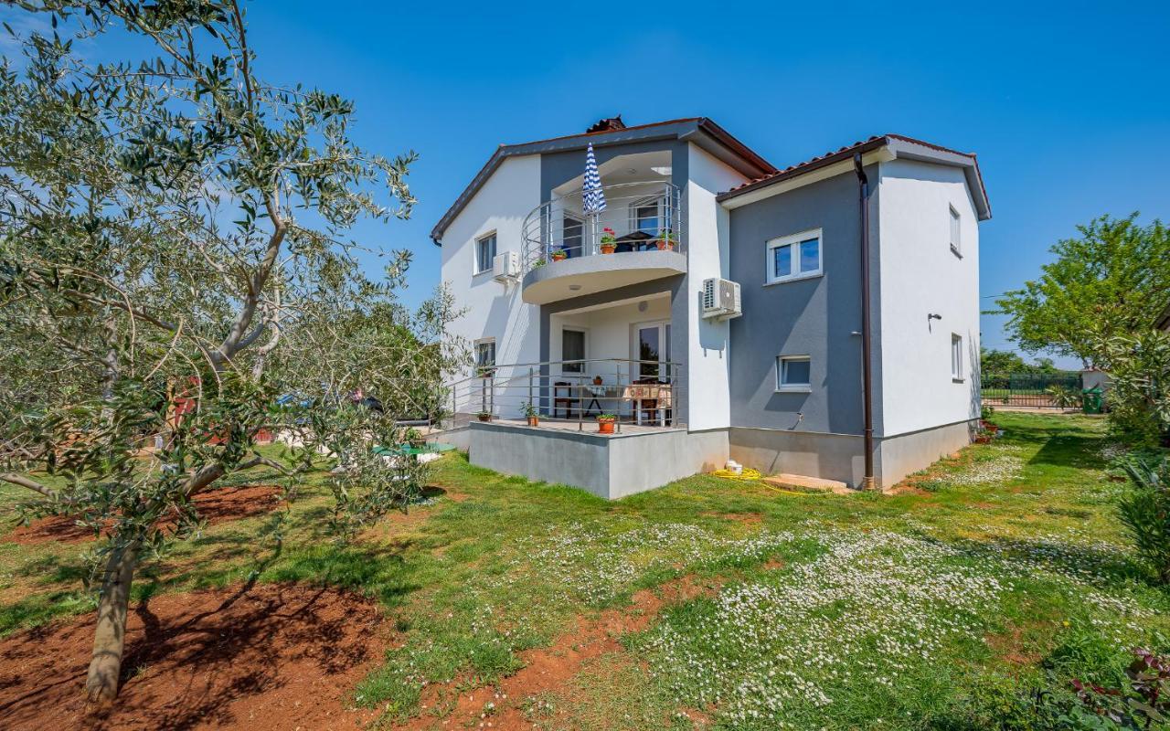 Apartments Nelle بولا المظهر الخارجي الصورة